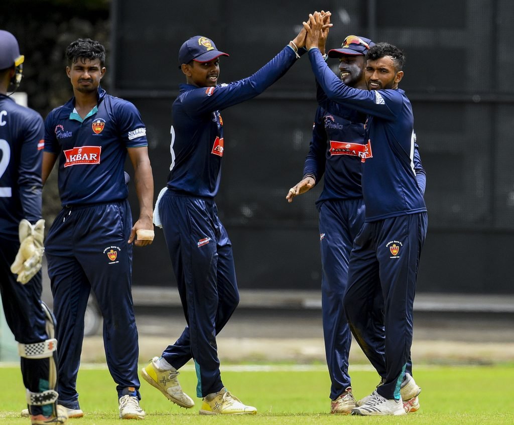 23න්පහළ ප්‍රධානතම ක්‍රිකට් තරගාවලියේ පළමු ශතකය කමිඳු මෙන්ඩිස්ගෙන්