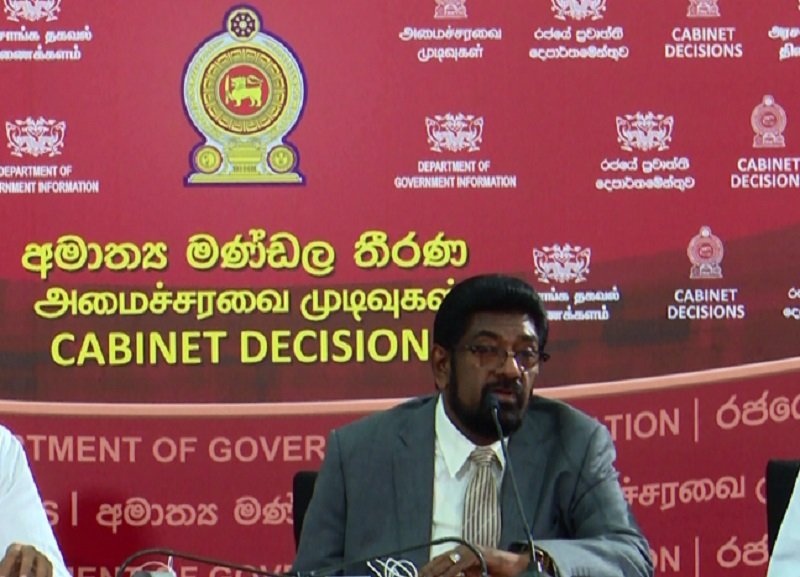 21 වැනිදා සංචරණ සීමා ඉවත් කිරීම ගැන කෙහෙළියගෙන් ‘වැනෙන පිළිතුරක්‘