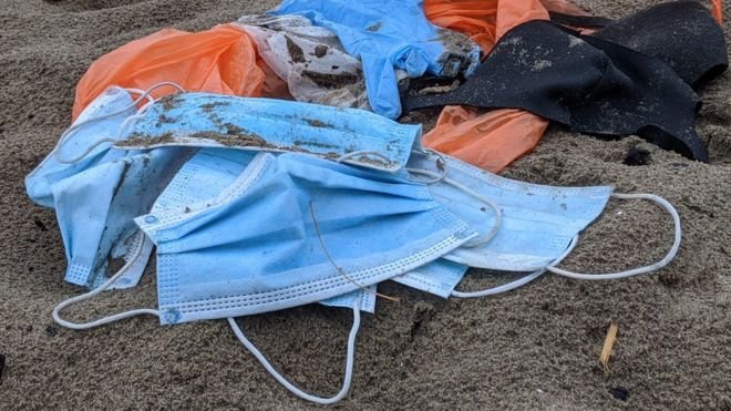 ඉවත දමන මුහුණු ආවරණ ගෝලීය පාරිසරික අර්බුදයක් බවට පත්වෙලා