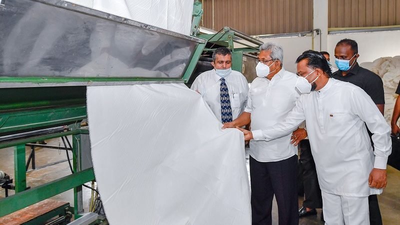 ජාතික සහ බෞද්ධ කොඩි ආනයනය නවතී