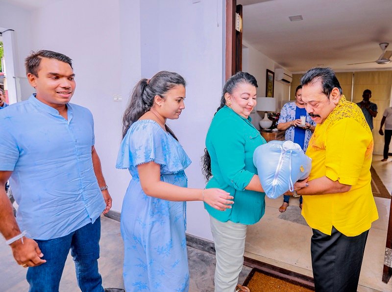 නාමල්- ලිමිණි කොළඹ කැදැල්ලට ගෙවදින පුත්‍රරත්නය