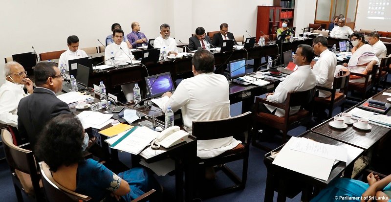 සුර‍ාබදු දෙපාර්තමේන්තුවටත් රු.මිලියන 2376.2 ක පොළු තියලා