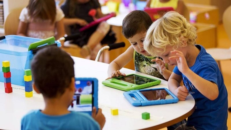 මුළු පාසල් දිවියටම එකම එක විභාගයක් පමණයි ! ෆින්ලන්තයේ අධ්‍යාපනය ගැන ඇත්ත කතාව