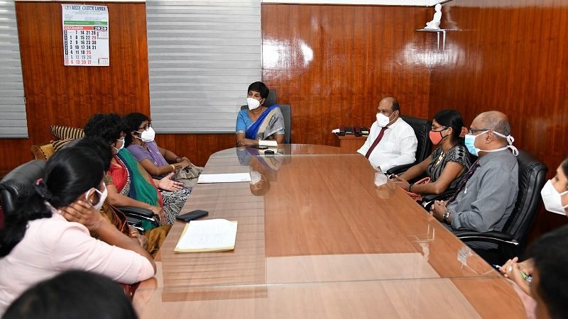 කොරෝනා පැණිවලට එරෙහිව කොවිඩ් ඇමැතිනි පොල්ල අතට ගනී