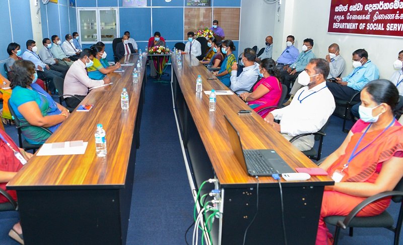 කොවිඩ් 19 අවධානම වැඩිම පිරිස වන වැඩිහිටියන් රැක ගන්න විශේෂ අවධානය