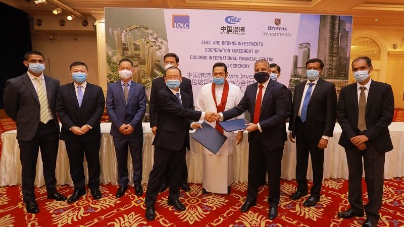 ඩොලර් බිලියනයක් වටිනා කොළඹ වරාය නගරයේ පළමු ආයෝජන ගිවිසුමට අත්සන් තබයි