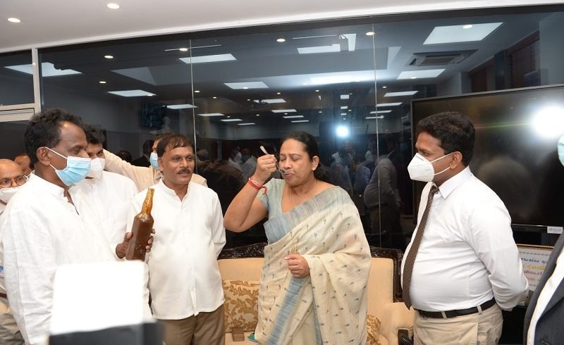 හෙළ පැණිය සමග ‘හෙළිවෙන හෙළුව’