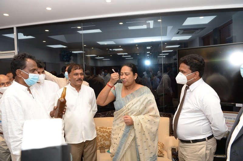 Covid-19: දේශීය ඖෂධයට අදාල යෝජනා මාලාව කඩිනමින් සැකසීමට විද්වත් කමිටුවක්