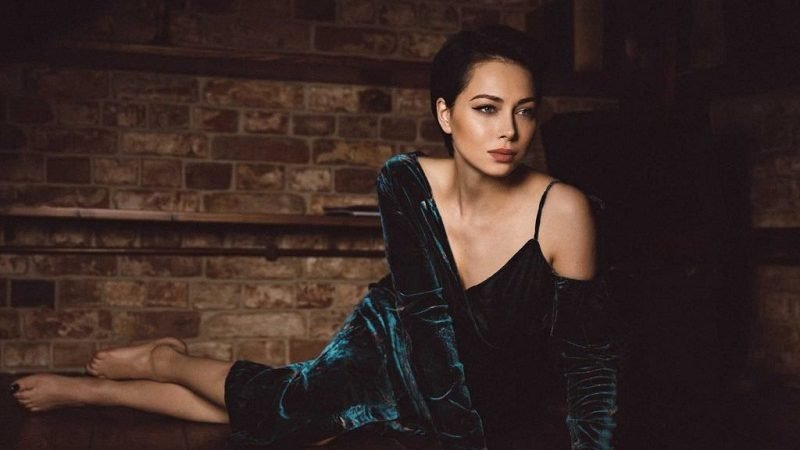 ‘සුන්දරතම රුසියානු නිළියන්’ ගැන ඔබ නොදැන සිටි සුපිරි කතා 09ක්