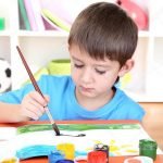 සුන්දර – යහපත් දරුවෙකු අවශ්ය නම් ‘පැන්සලත් පින්සලත්’ අතට දෙන්න