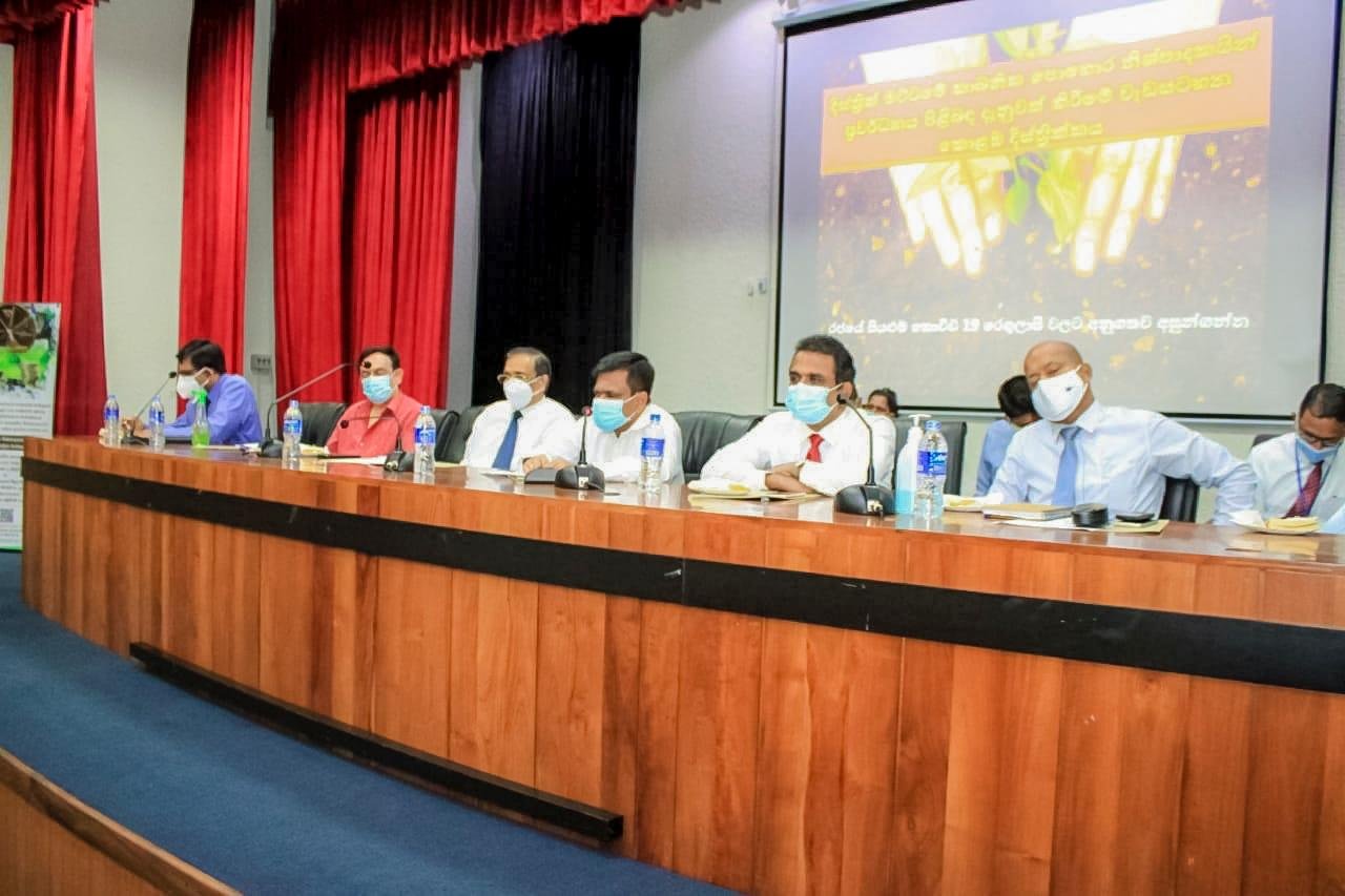 පොහොර රාජ්‍ය ඇමති කාබනික පොහොර හදන අය සොයා යයි…