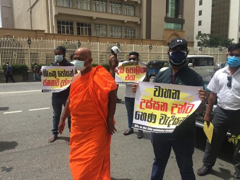 ලීසිං හා ණයවාරික ගෙවන්නෝ ඒකාබද්ධව සහන ඉල්ලති