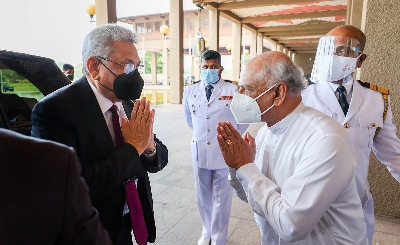 ජනපති සිංගප්පූරුව බලා පිටත්ව යයි