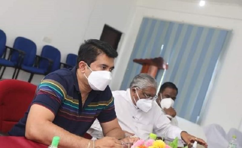 ගොවියොත් එක්ක පාරට බහින්න රාජ්‍ය ඇමති රොෂාන් රණසිංහත් සූදානම්ලු