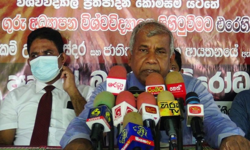88 ,89, බදවා ගත්  ගුරුවරු 30000ක් මේ වසරේ විශ්‍රාම යනවා