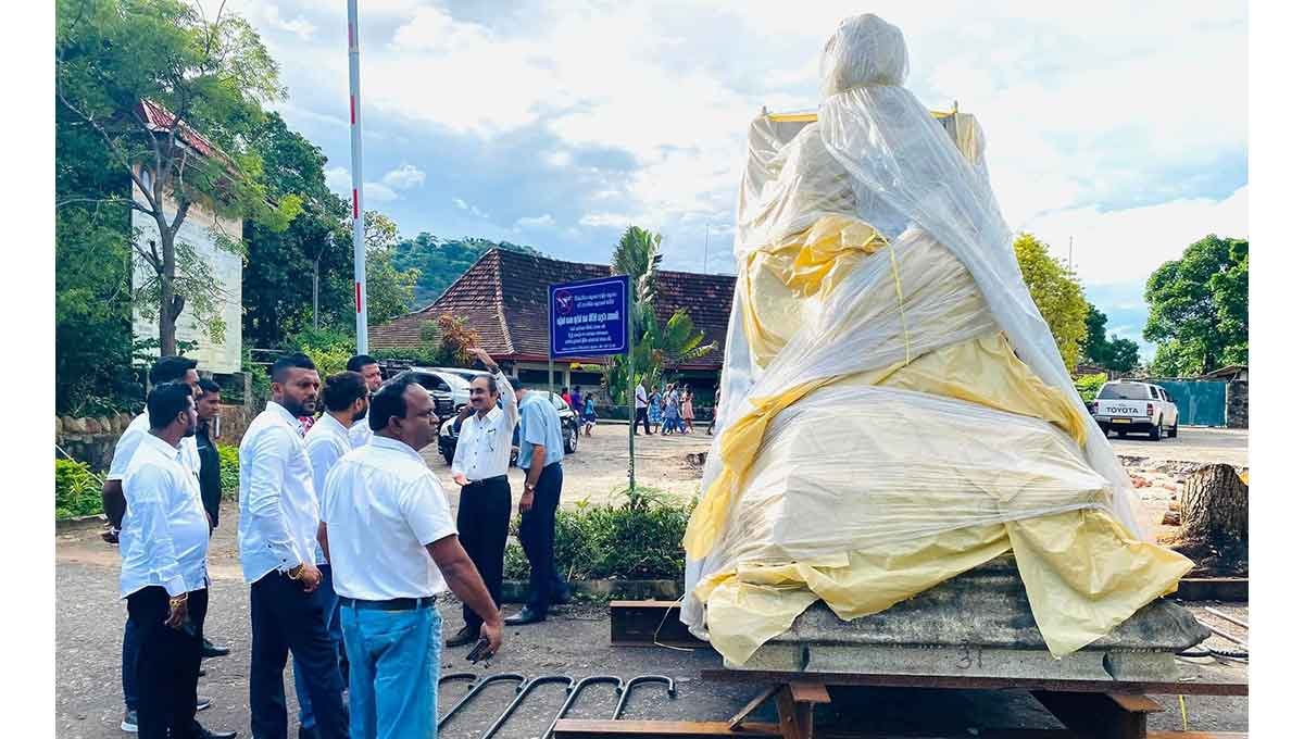 ඈන් කුමරියගේ ලංකාගමනය වෙනුවෙන් එළිසබෙත් රැජිණියගේ පිළිරුවක් ස්ථාපිත කිරිමට පියවර..!