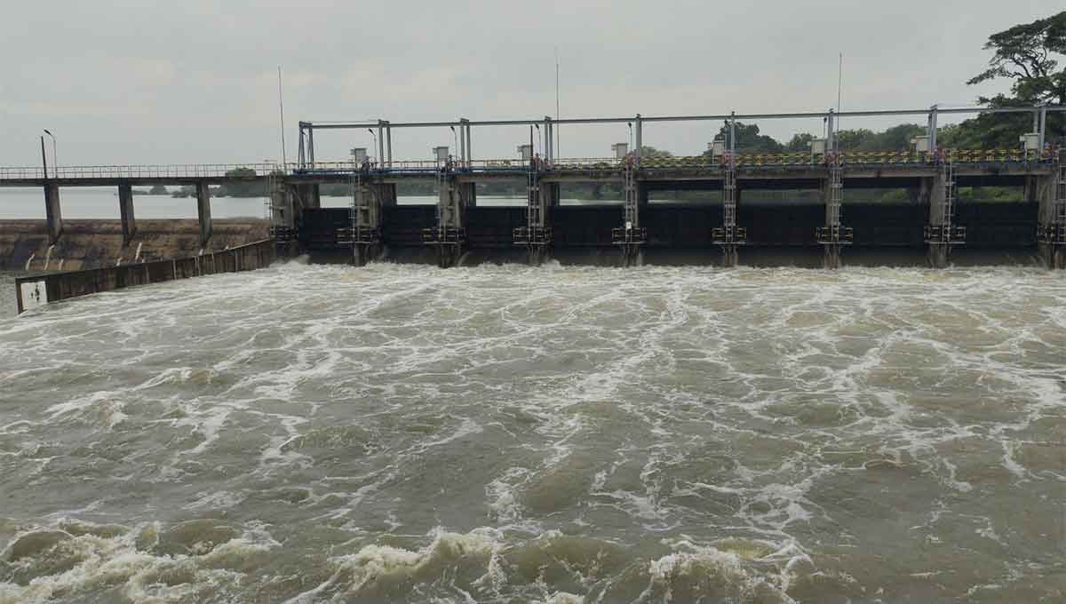 උතුරට මහ වැසි…! ජල ගැලීම්වලින් විශාල පිරිසක් විපතේ..! යුද හමුදාවේන් දිවා රාත්‍රී මෙහෙයුම්..!