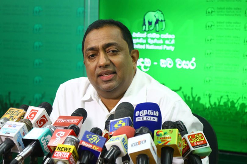 රට නිවැරදි මග ගෙනියන්න ජනපති රනිල් නැමති මේ රියදුරාට වඩා හොඳ රියැදුරෙක් සිටීද..? අකිලගෙන් ප්‍රකාශයක්..!
