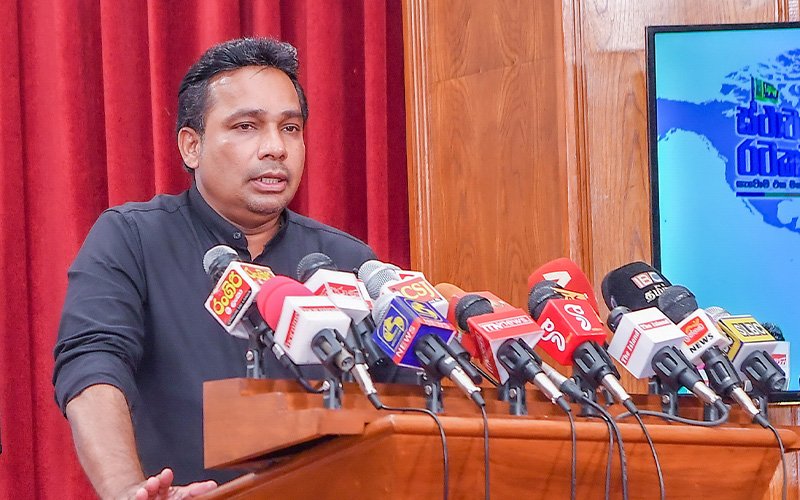 අරලගල සමයේ බයෙන් හැංගුණු පාර්ශ්ව ගැන වියාලේන්ද්‍රන් කළ ‘සුපිරි කතාව‘