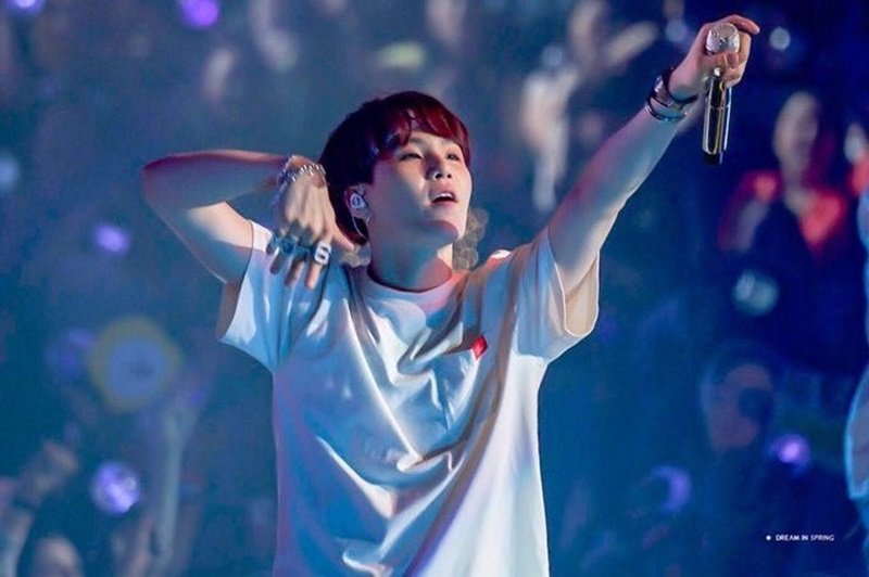 BTS රැප් ගායක සුගාට මහා ඇබැද්දියක්