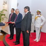 ශ්‍රී ලංකාවට අලුතින් පත්ව පැමිණි තානාපතිවරුන් තිදෙනෙක් සහ මහකොමසාරිස්වරුන් දෙදෙනෙක් ජනපතිට අක්තපත්‍ර භාර දෙති