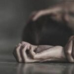 පෙම්වතා සහ ඔහුගේ මිතුරන් 22 දෙනකු පාසල් දැරිය වසරක් පුරා දූෂණය කරලා