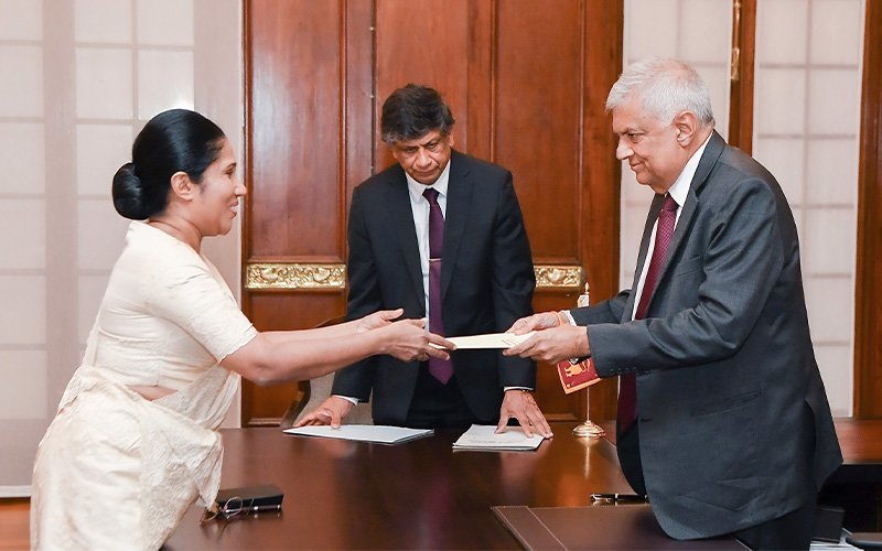 සීතා අරඹේපොල කාන්තා හා ළමා කටයුතු රාජ්‍ය අමාත්‍ය ධූරයේ දිවුරුම් දෙයි