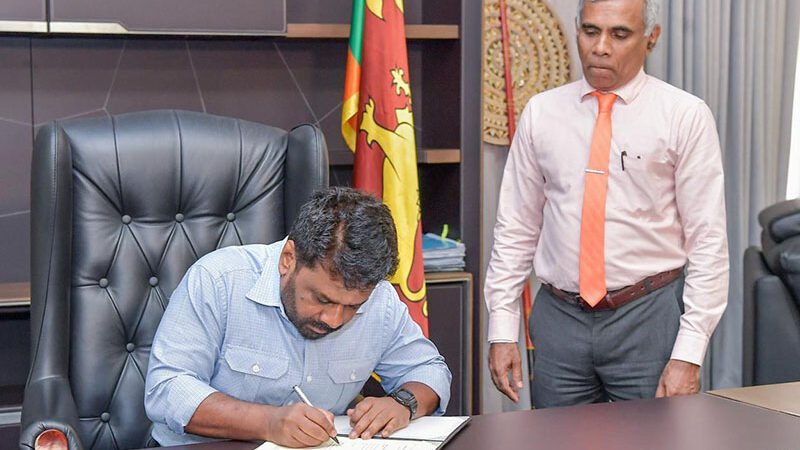 කාර්යක්ෂම ජනතාවාදී රාජ්‍ය සේවයක් නිර්මාණය කිරීම සඳහා කැපවන රාජ්‍ය සේවකයින් වෙනුවෙන් පෙනී සිටිනවා