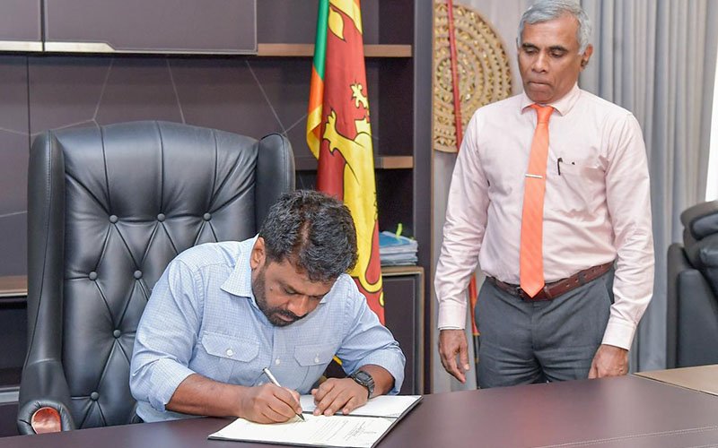 කාර්යක්ෂම ජනතාවාදී රාජ්‍ය සේවයක් නිර්මාණය කිරීම සඳහා කැපවන රාජ්‍ය සේවකයින් වෙනුවෙන් පෙනී සිටිනවා