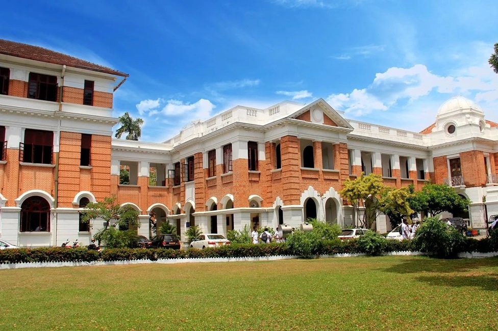 රාජකීය – දේවි ඇතුළු කොළඹ සුපිරි පාසල් රැසක විදුහල්පතිවරු නෑ – සම්පූර්ණ වාර්තාව මෙන්න