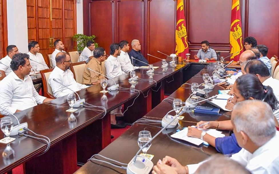 නාඩු තොග 225යි, සිල්ලර 230යි:  ජනපතිගෙන් සහල් ව්‍යාපාරිකයින්ට උපදෙස්