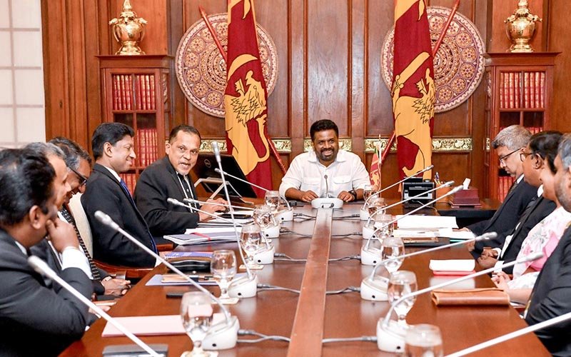 ආන්දෝලනයට තුඩු දී තිබෙන නඩු කටයුතු පිළිබඳ ජනපති සහ නීතිපති අතර සාකච්ඡාවක්