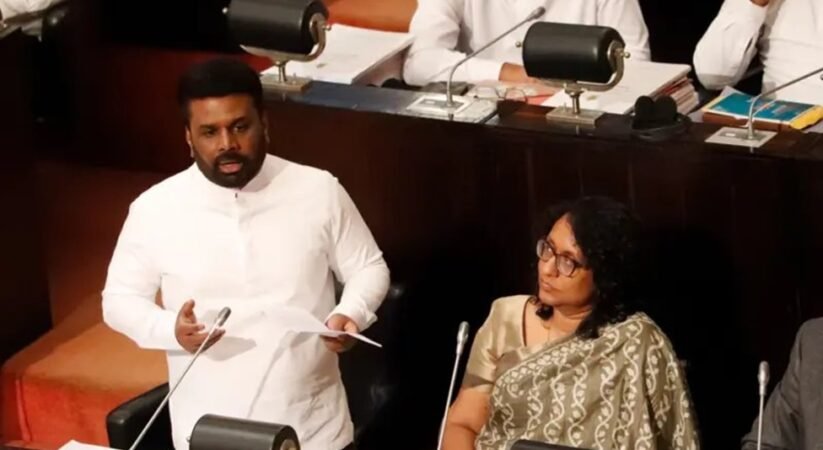 අයවැය 2025: රජයේ සහ පෞද්ගලික අංශයේ වැටුප් වැඩි වෙන්නේ මෙහෙම යි