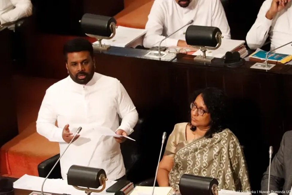 අයවැය 2025: රජයේ සහ පෞද්ගලික අංශයේ වැටුප් වැඩි වෙන්නේ මෙහෙම යි