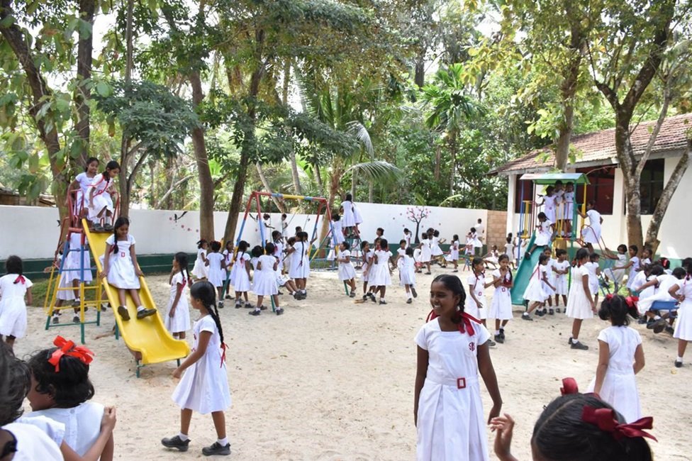 පාසල් දරුවන්ට හිරු එළියට නිරාවරණය වීමට ඉඩ නොදෙන්න – අධ්‍යාපන අමාත්‍යාංශයෙන් ඉල්ලීමක්