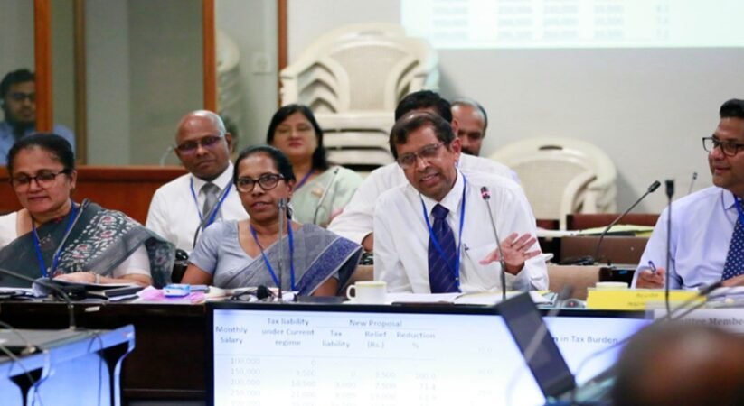 මුදල් කාරක සභාවෙන් ප්‍රශ්න පිට ප්‍රශ්න – මුදල් අමාත්‍යාංශ නිලධාරීන්ගේ රෙදි ගැලවෙයි –