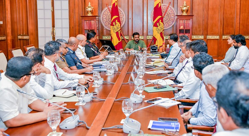 ජනපති සහ “ක්ලීන් ශ්‍රී ලංකා” කාර්යසාධක බලකායේ සාමාජිකයන් අතර හමුවක්