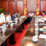 ජනපති සහ කර්මාන්ත හා ව්‍යවසායකත්ව සංවර්ධන අමාත්‍යාංශයේ නිලධාරීන් අතර හමුවක්