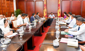 ජනපති සහ කර්මාන්ත හා ව්‍යවසායකත්ව සංවර්ධන අමාත්‍යාංශයේ නිලධාරීන් අතර හමුවක්