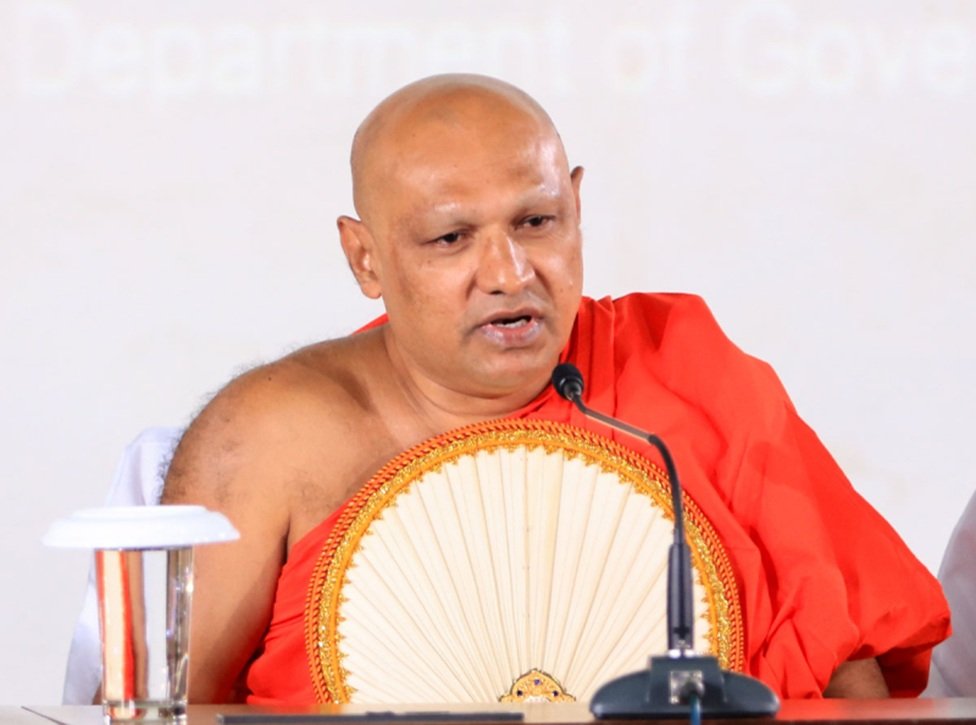 සිරි දළදා දැක්මේදී ප්‍රභූන්ට විශේෂ ප්‍රවේශපත් නැහැ- අස්ගිරි මහා විහාර පාර්ශ්වයේ නියෝජ්‍ය ලේඛකාධිකාරී නාහිමි