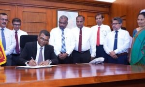 මුදල් අමාත්‍යාංශයේ නව ලේකම් ආචාර්ය හර්ෂණ වැඩ භාර ගනී