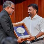මුදල් අමාත්‍යාංශයේ ලේකම් මහින්ද සිරිවර්ධන මහතාගේ සේවය ඇගයේ