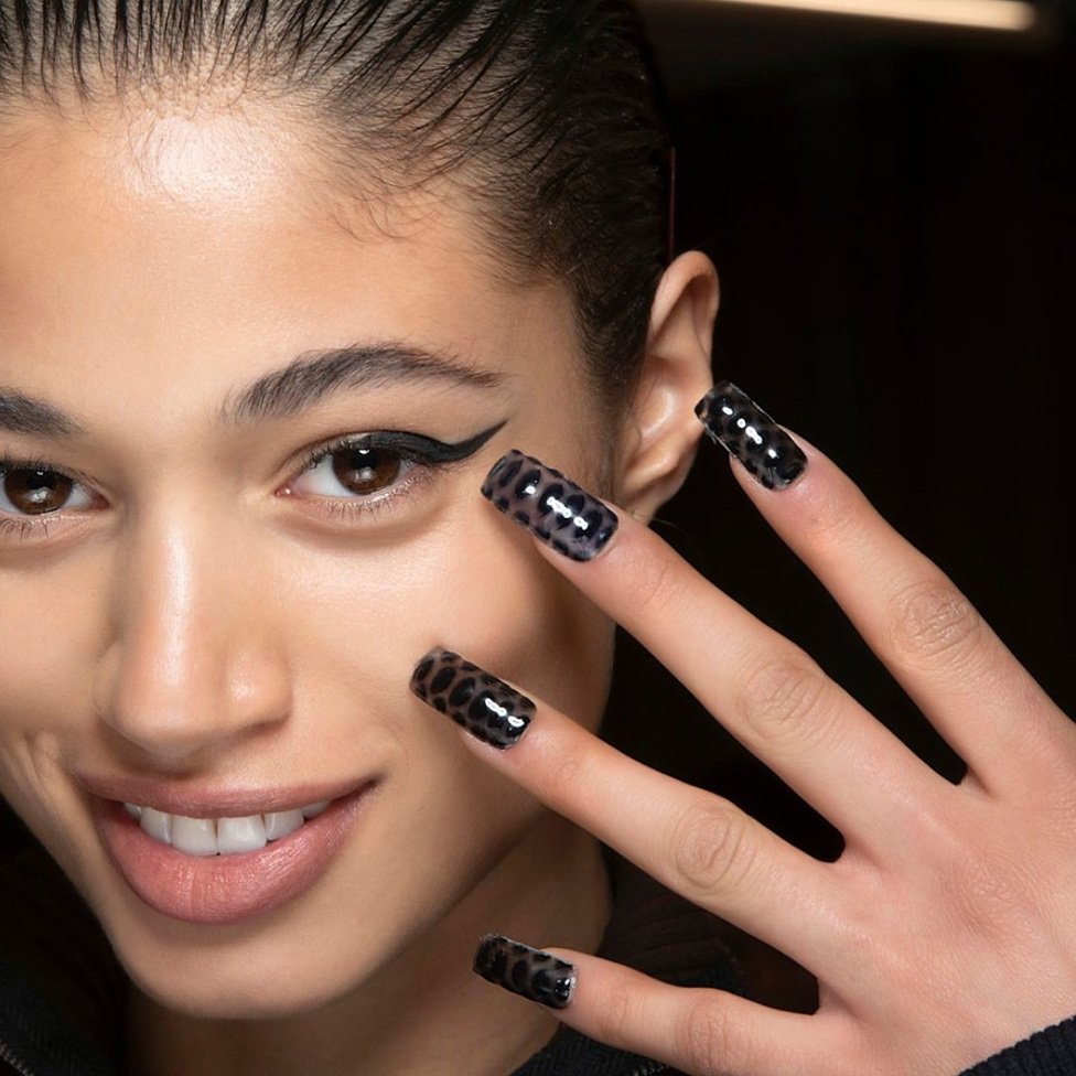 කෘතිම නියපොතු නිසා සමේ රෝග ඇති විය හැකිද? විශේෂඥ මතය දැන ගන්න